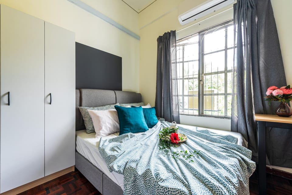 Bed, Photo of the whole room, Bedroom, towels, wardrobe, air conditioner