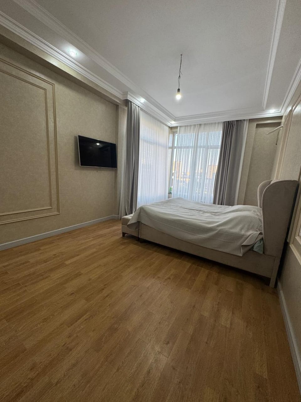 Bed, TV and multimedia, Bedroom