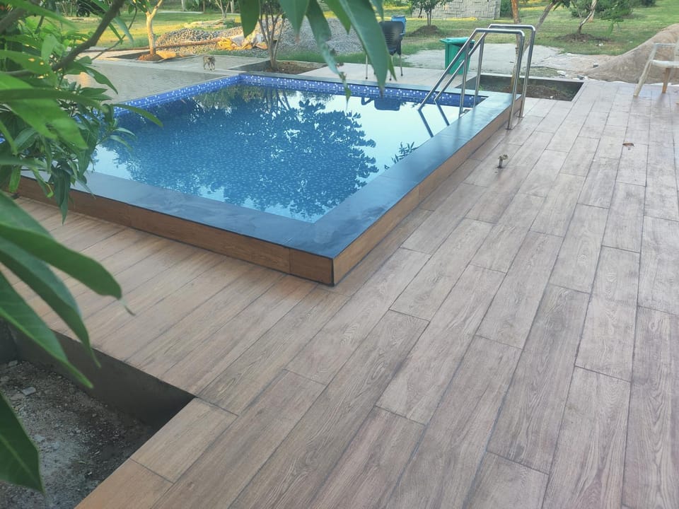 Siva rama garden resort, AC 3 bed rooms, swimming pool ,Box cricket, Born fair, BBQ,kichan with all equipment etc, near bheemili beach road to dora thota road Villa in Visakhapatnam