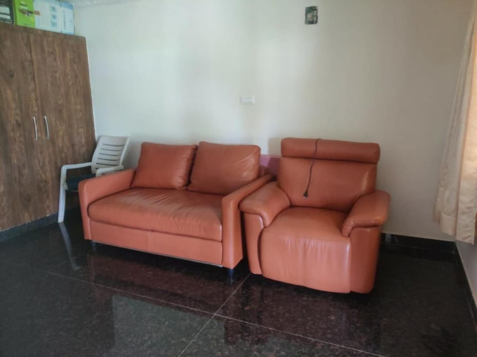 Sivarama garden resort,7 BHK swimming pools&Box cricket night play & AC, kichan with all equipment,near bheemili beach road , vishakhapatnam Villa in Visakhapatnam