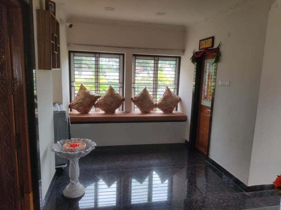 Sivarama garden resort,7 BHK swimming pools&Box cricket night play & AC, kichan with all equipment,near bheemili beach road , vishakhapatnam Villa in Visakhapatnam