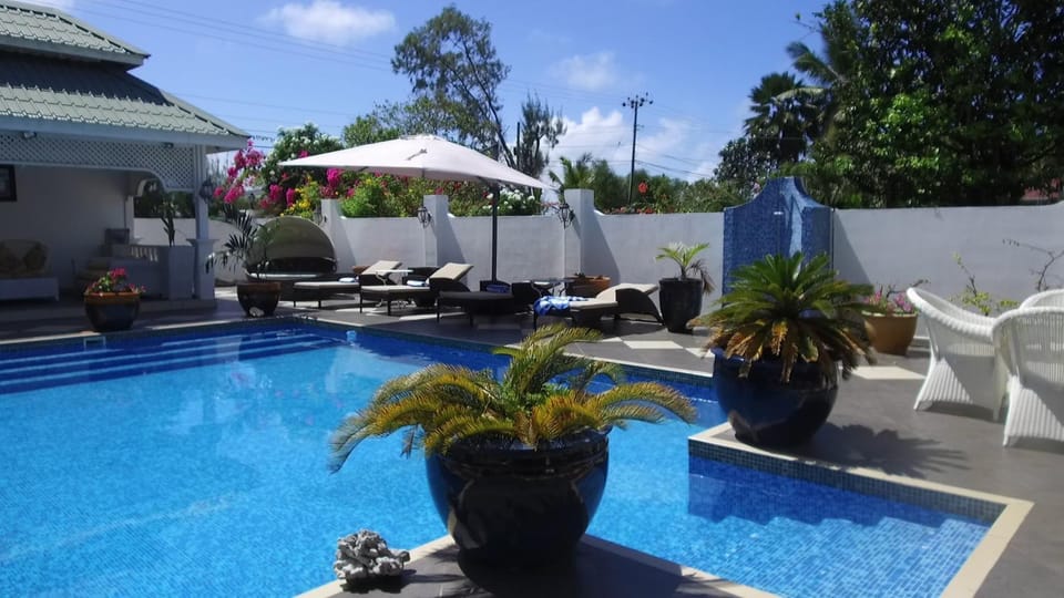 Swimming pool