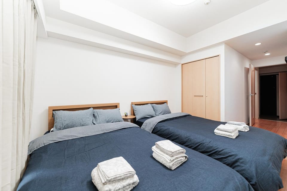 Bed, Photo of the whole room, Bedroom, towels, wardrobe
