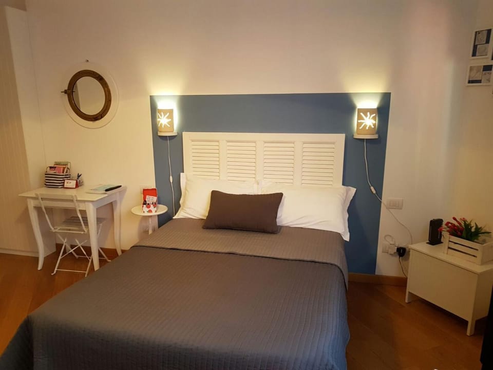 Bed, Bathroom, Kitchen or kitchenette, Bedroom