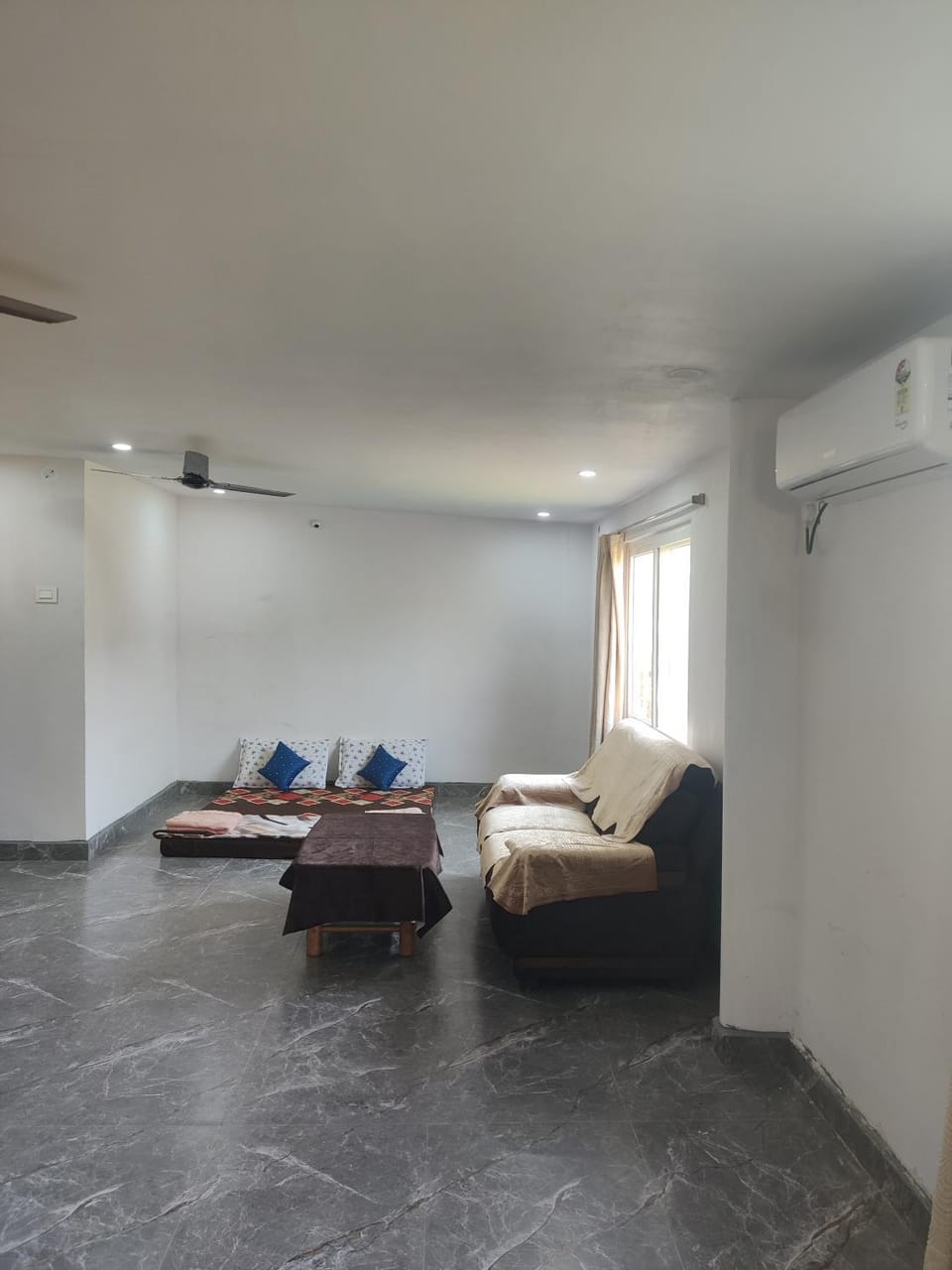 siva rama resort, 500 person day time & day & night person 700 ac with attached bathroom ,geezars 20 pix night stay,50 members setting, 2swimming pools,Box cricket ,settil, vally ball, foot ball, basket ball day & night play dora thota,to bheemili, vizag Apartment in Visakhapatnam