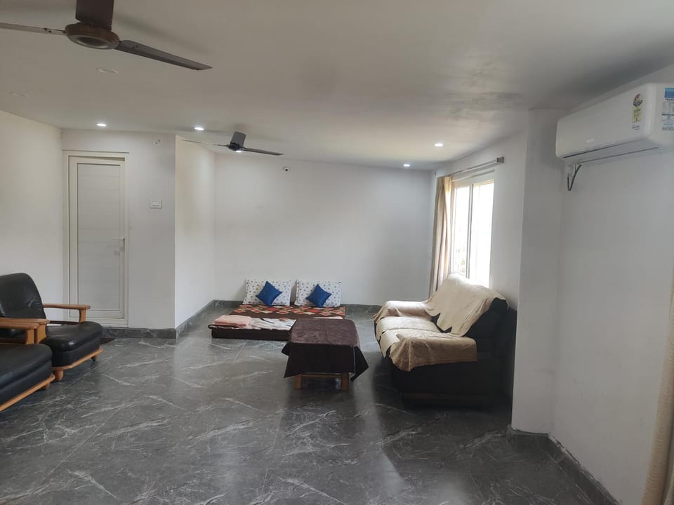 siva rama resort, 500 person day time & day & night person 700 ac with attached bathroom ,geezars 20 pix night stay,50 members setting, 2swimming pools,Box cricket ,settil, vally ball, foot ball, basket ball day & night play dora thota,to bheemili, vizag Apartment in Visakhapatnam