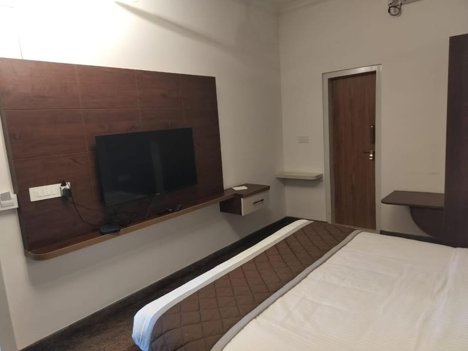 TV and multimedia, Photo of the whole room, Bedroom