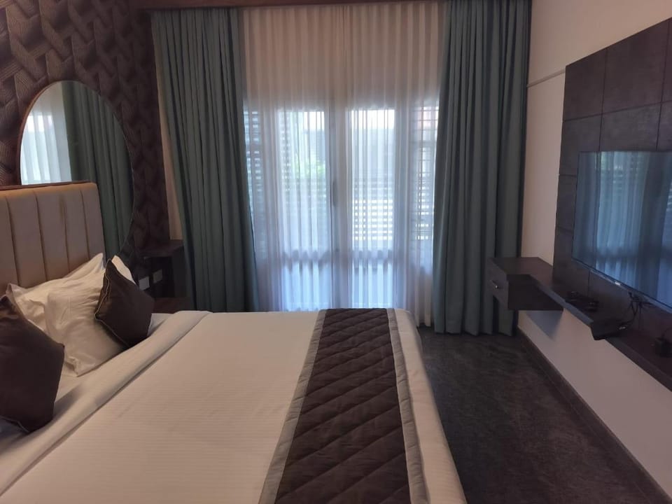 Photo of the whole room, Bedroom