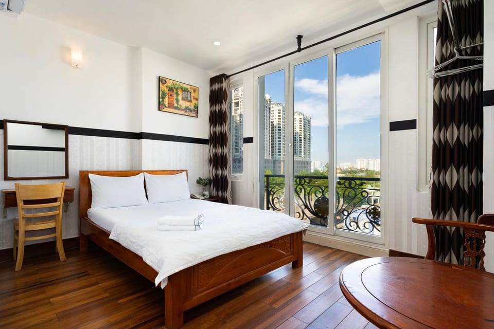 Bed, View (from property/room), Balcony/Terrace, Photo of the whole room, Bedroom
