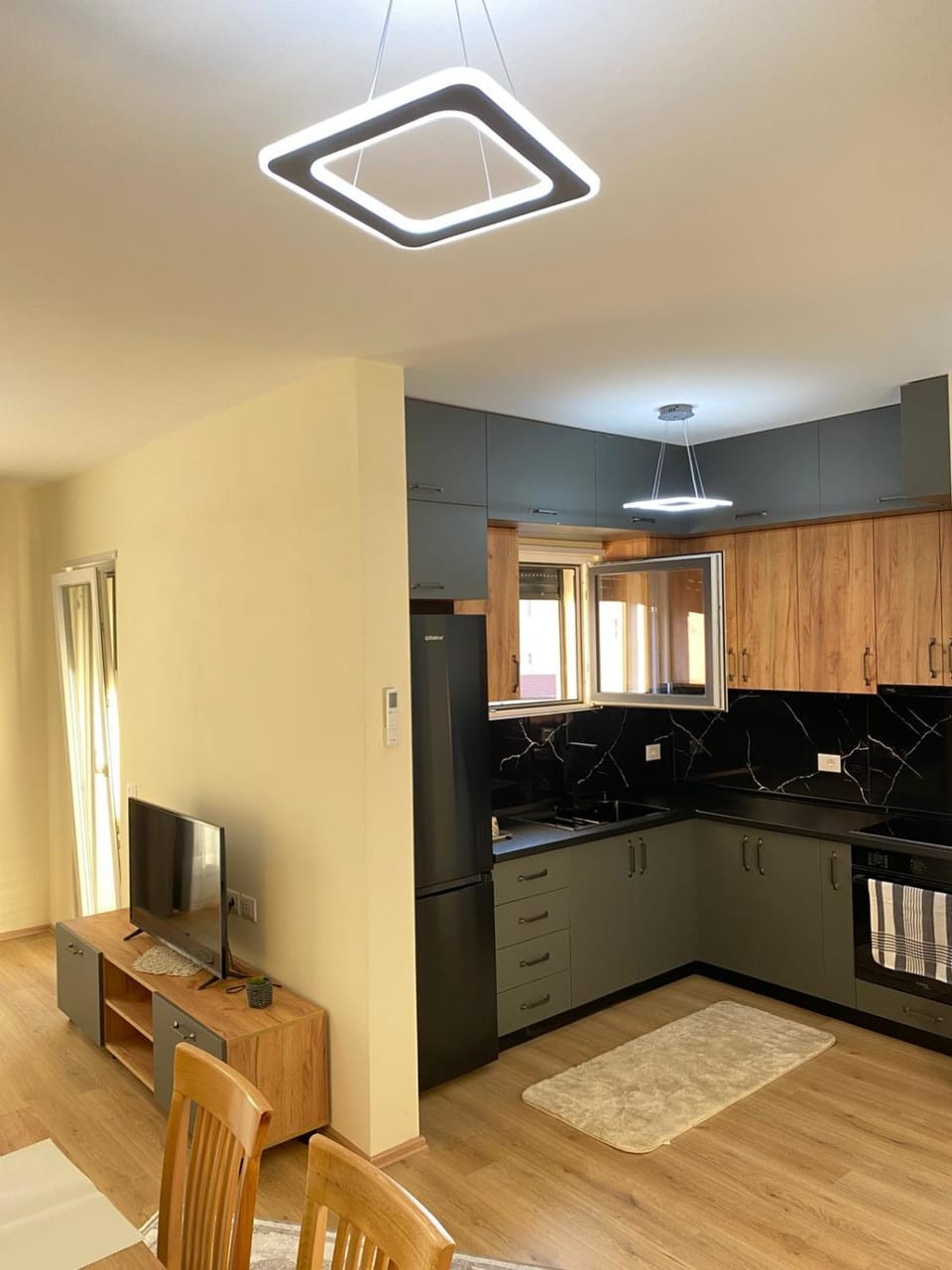 TV and multimedia, Kitchen or kitchenette, Seating area