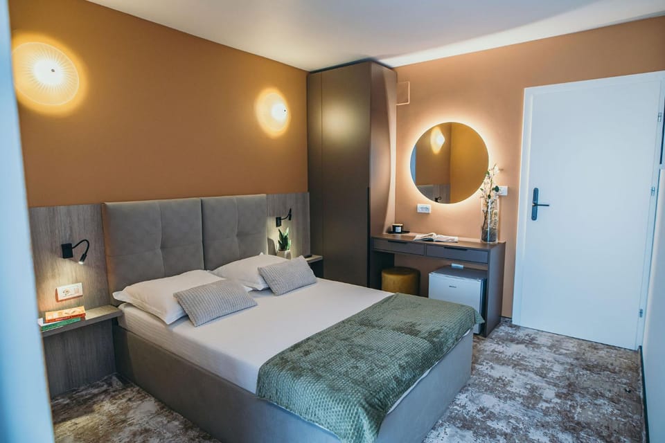 Bed, Photo of the whole room