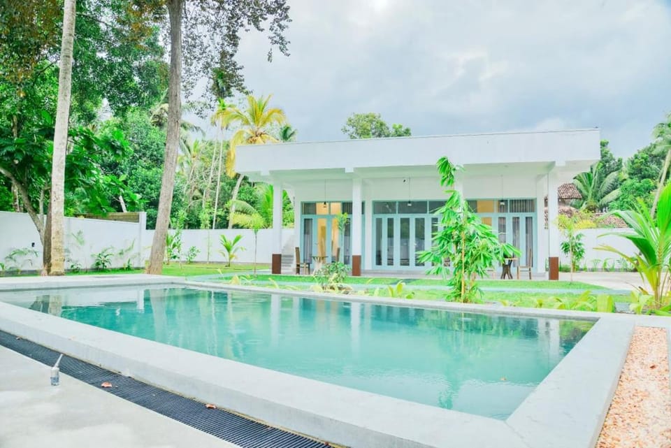 Property building, Garden, Swimming pool