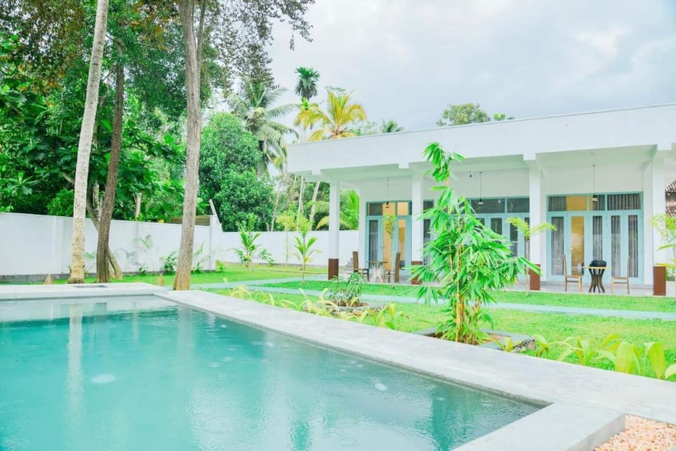 Property building, Garden, Swimming pool
