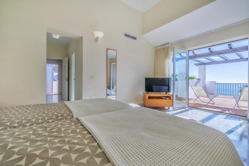 Bed, TV and multimedia, View (from property/room), Bedroom, Sea view, heating, air conditioner