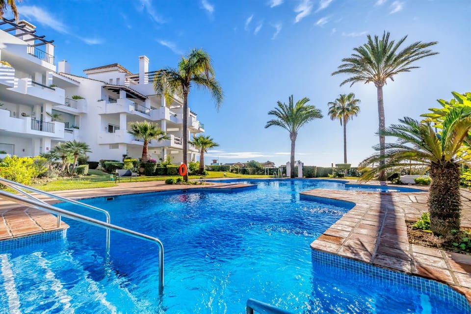 Property building, Garden, Swimming pool