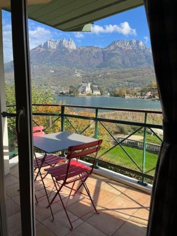 Balcony/Terrace, Mountain view