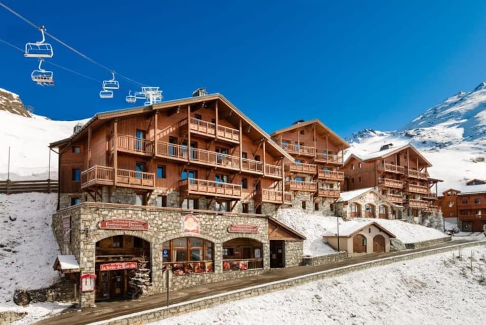 Property building, Natural landscape, Winter, Mountain view