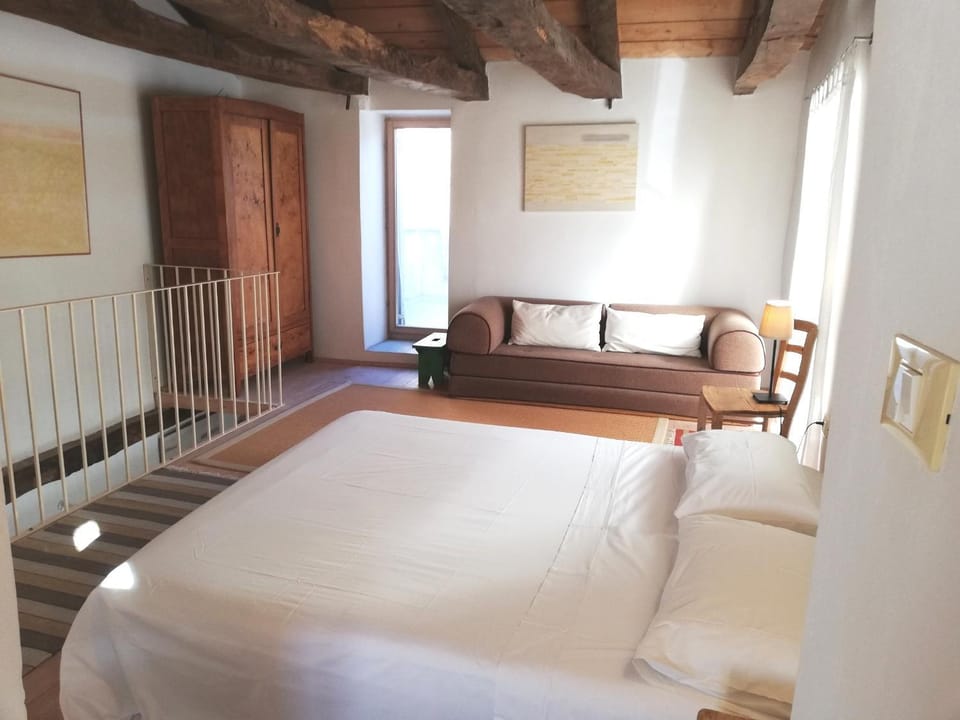 Bed, Balcony/Terrace, Photo of the whole room, Bedroom