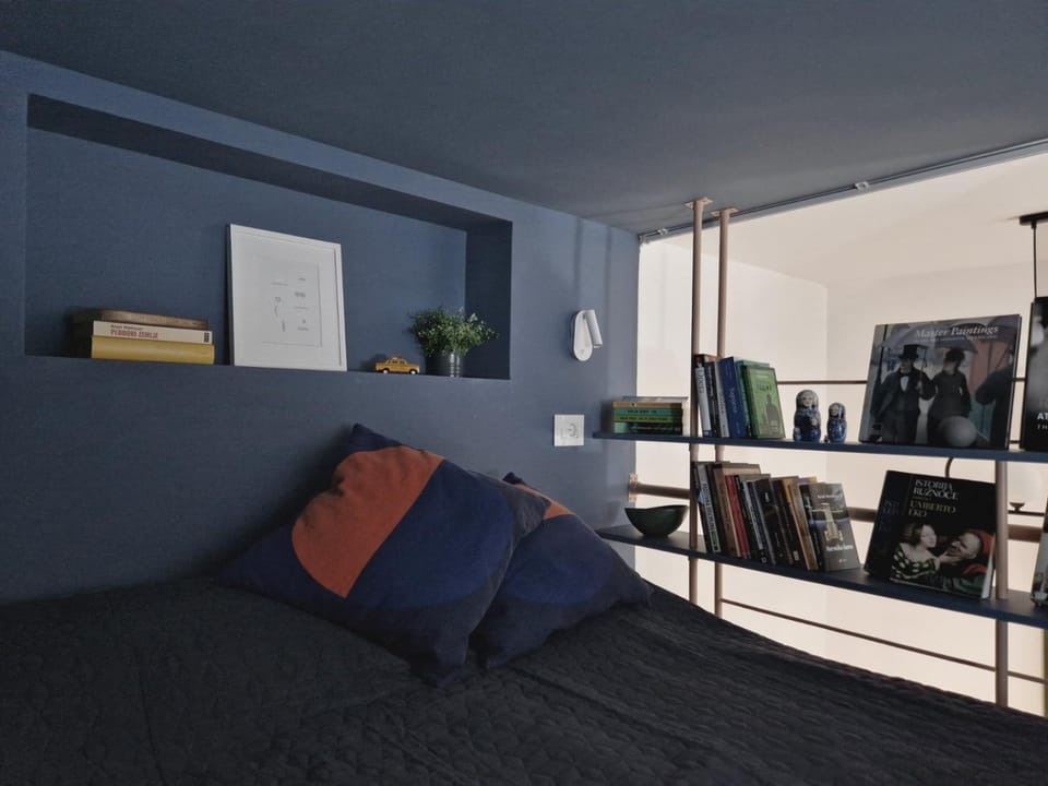 Photo of the whole room, Bedroom