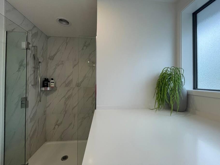 Parkside Retreat - 3 Beds -Sleeps 6 Near Westfield House in Christchurch