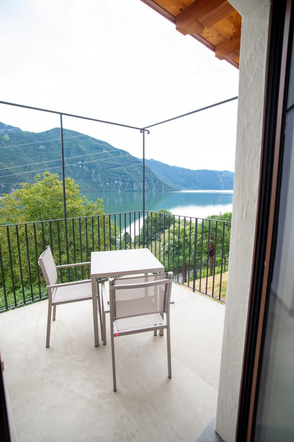 Day, Natural landscape, View (from property/room), Balcony/Terrace, Dining area, Garden view, Lake view, Mountain view