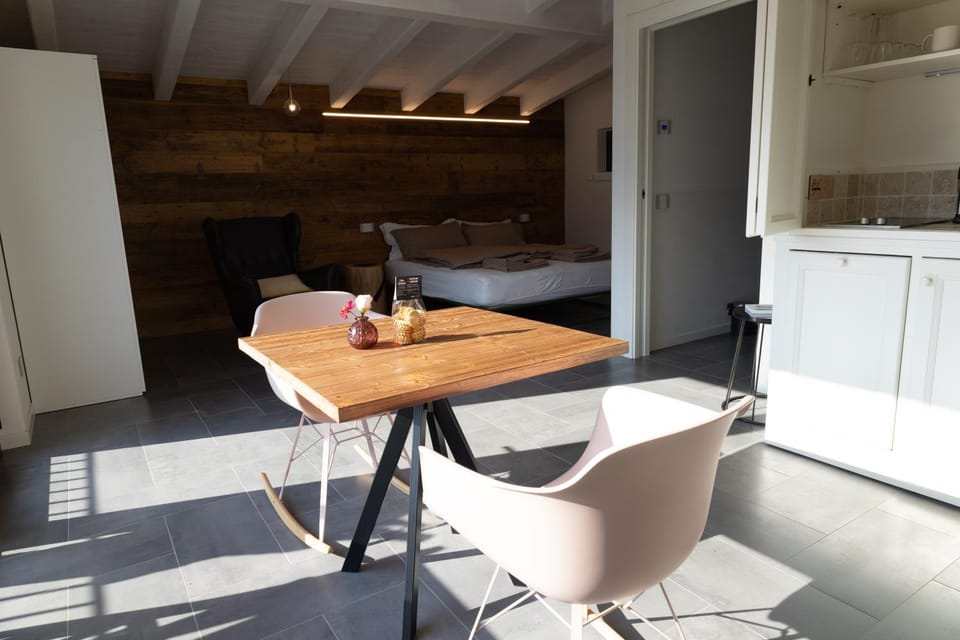 Kitchen or kitchenette, Living room, Seating area, Dining area