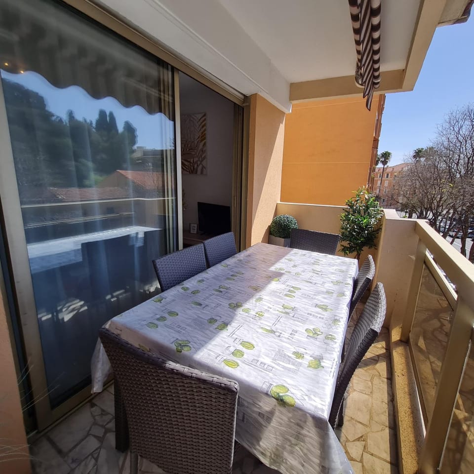 Balcony/Terrace, Dining area