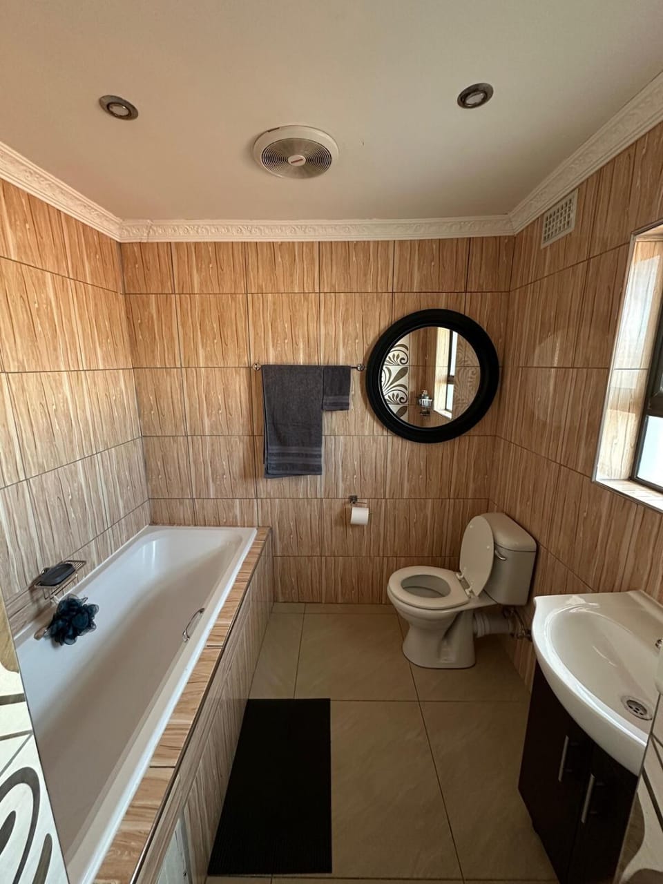 Luxurious 4 bedroom Family Home Apartment in Cape Town