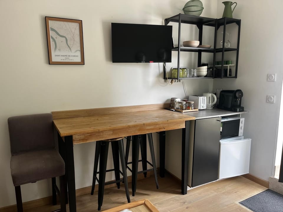 Bord Eau Studio charme calme et nature Bed and Breakfast in Nouvelle-Aquitaine