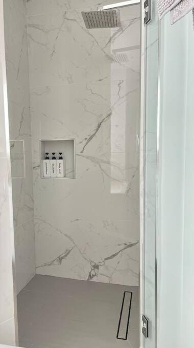 Beach House with Rooftop Jacuzzi House in Huntington Beach