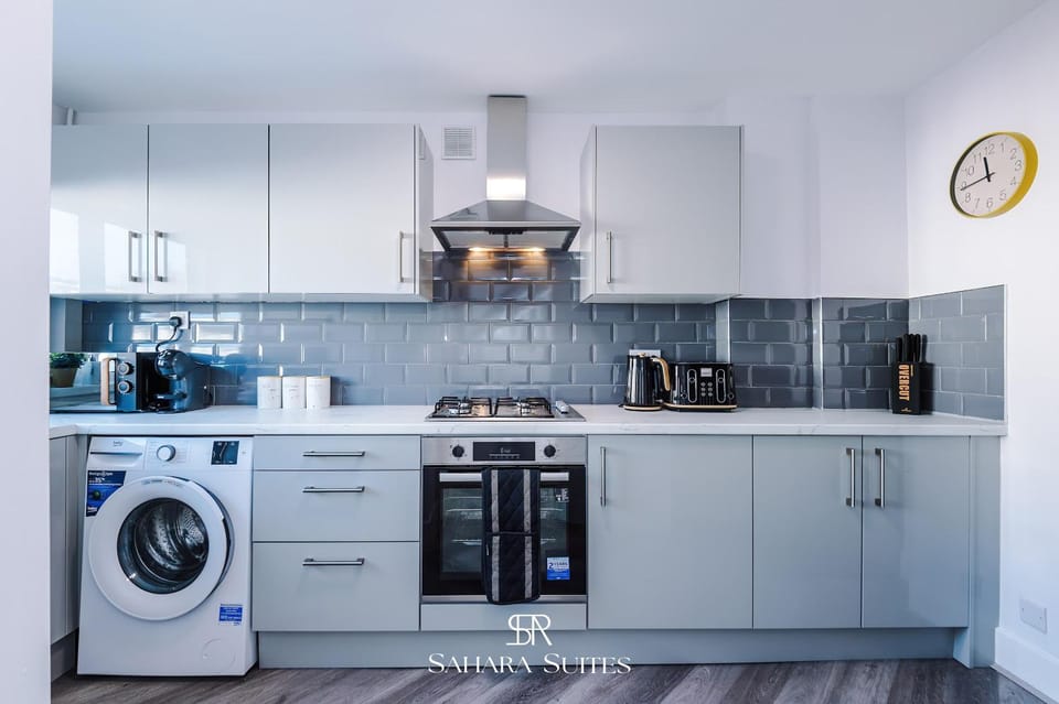 Kitchen or kitchenette, oven, stove, toaster, washing machine