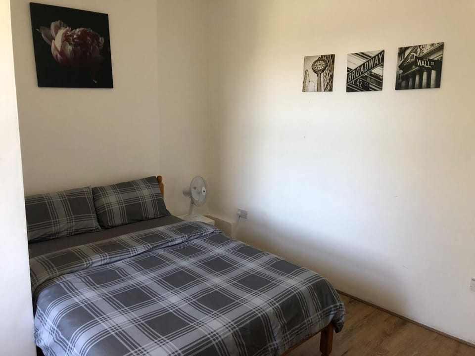 London DM x Weekly Monthly x Deals Apartment in London Borough of Ealing