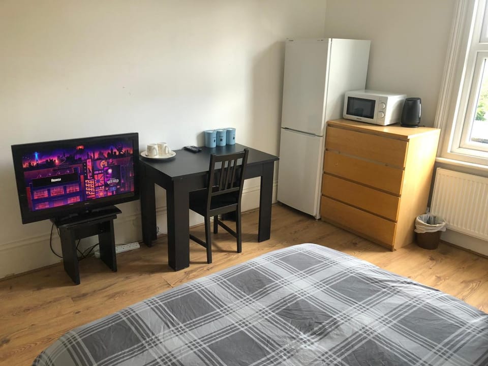 London DM x Weekly Monthly x Deals Apartment in London Borough of Ealing