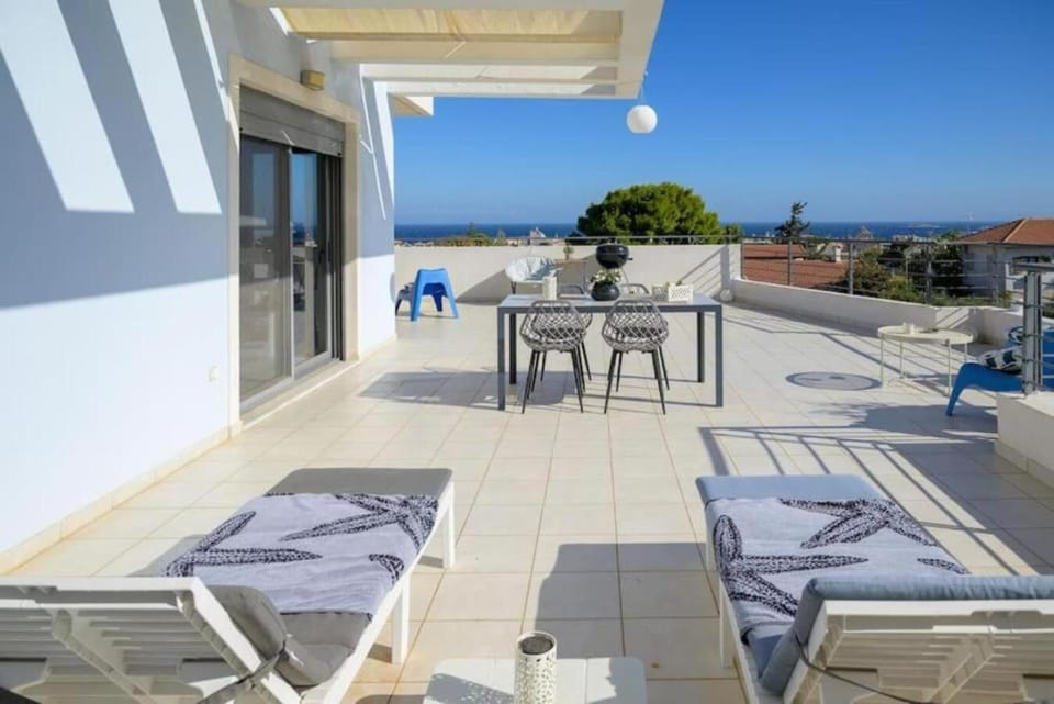 Patio, Day, Balcony/Terrace, Seating area, Dining area, Sea view