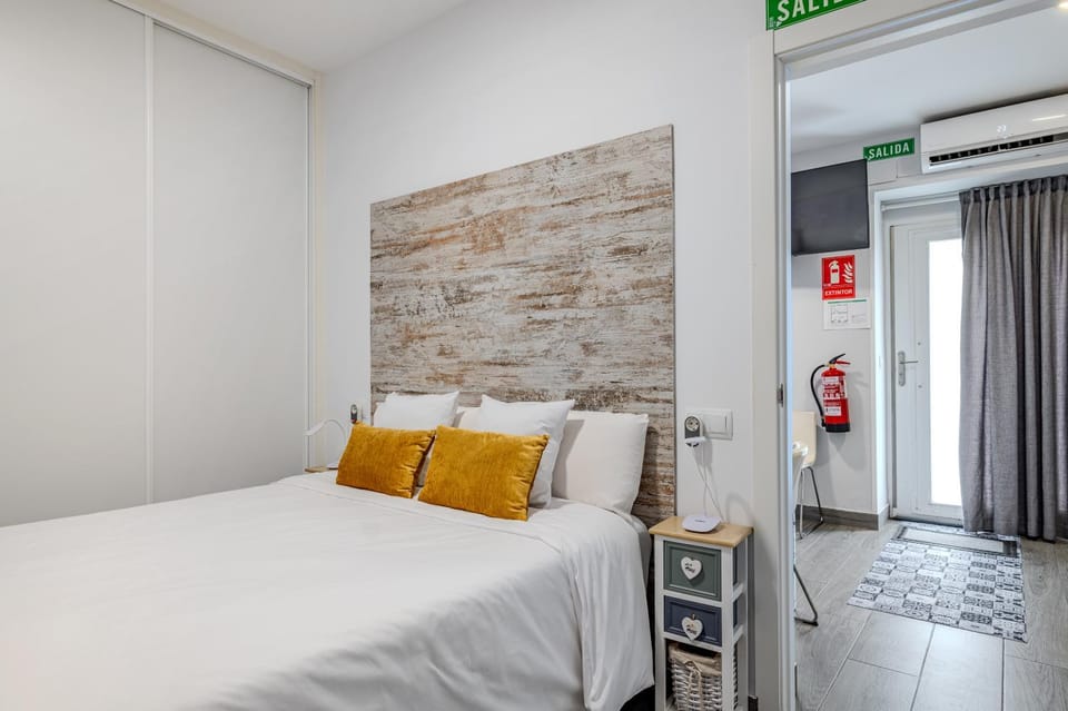 Madrid Rio Puente Segovia Apartment in Madrid