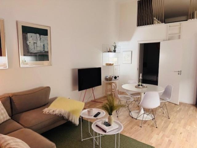 TV and multimedia, Living room, Seating area