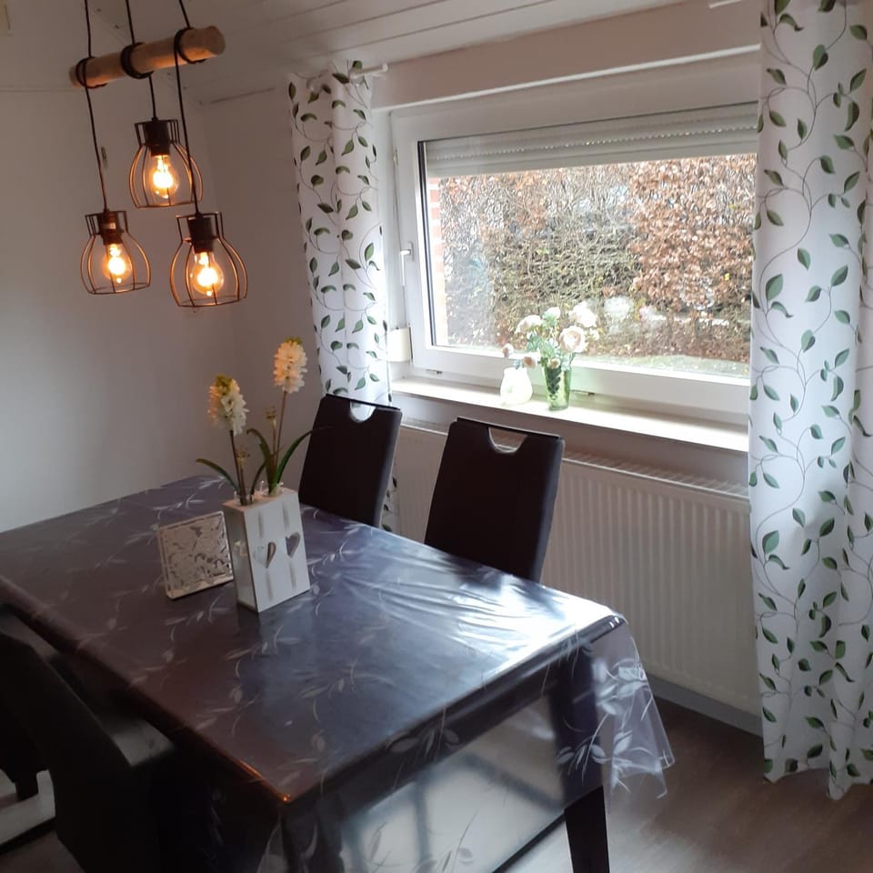 Seating area, Dining area