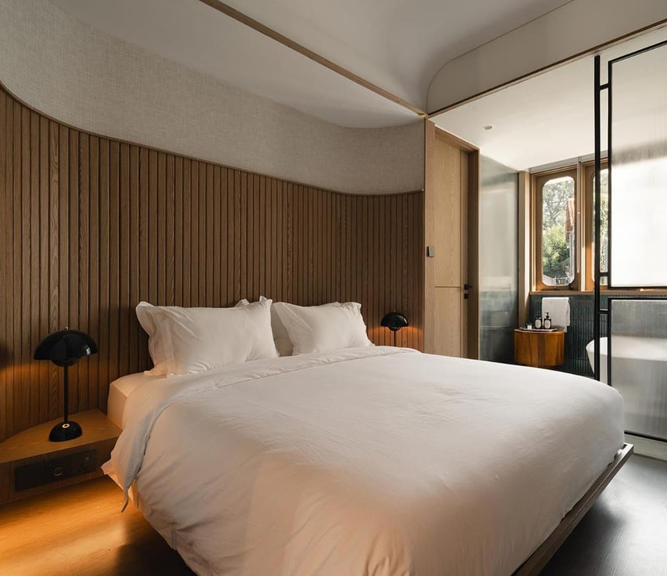 Bedroom, City view, air conditioner