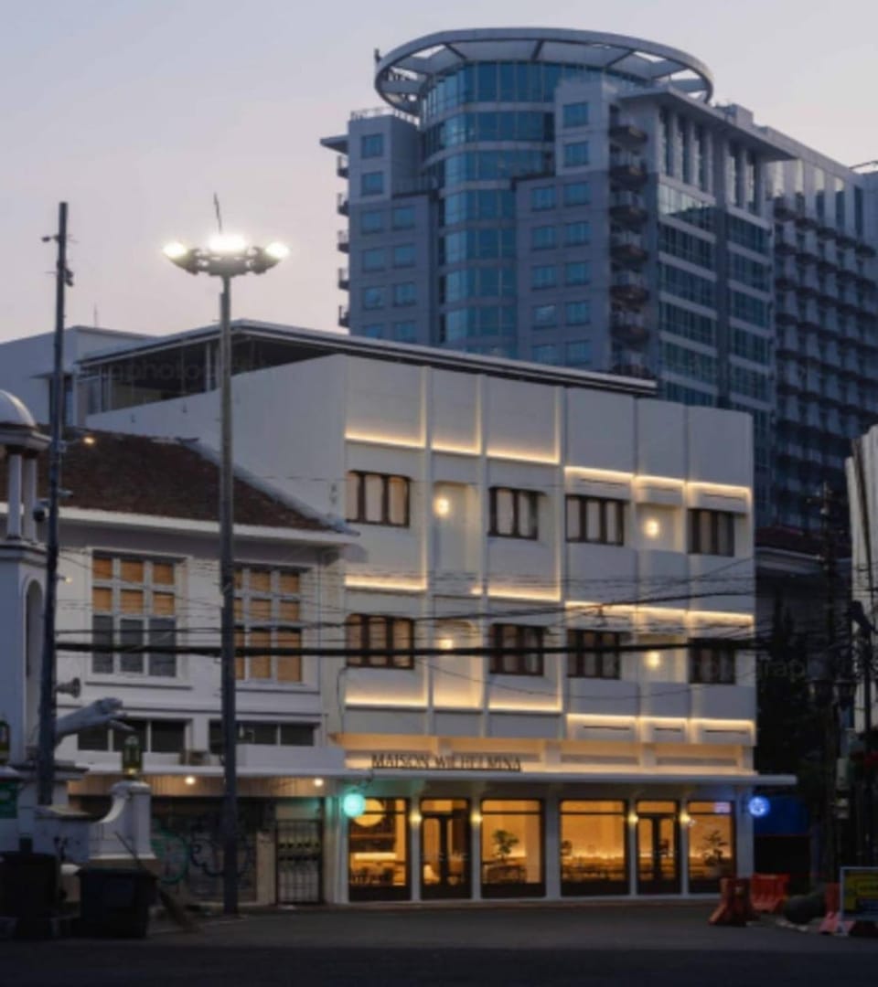 Property building, Location