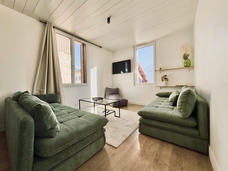 Communal lounge/ TV room, TV and multimedia
