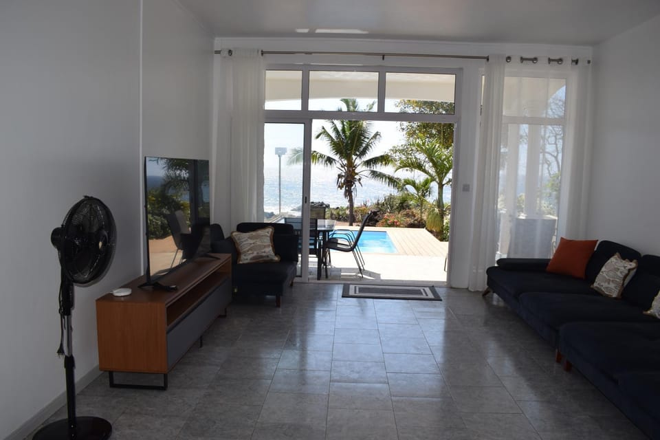 Communal lounge/ TV room, TV and multimedia, Living room, Seating area, Evening entertainment