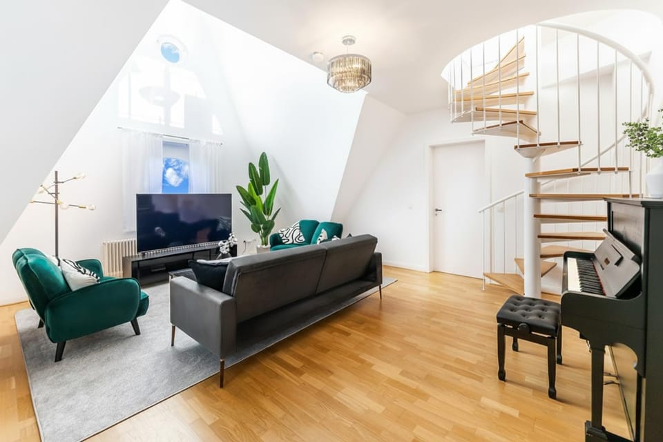 Communal lounge/ TV room, TV and multimedia, Living room, Seating area