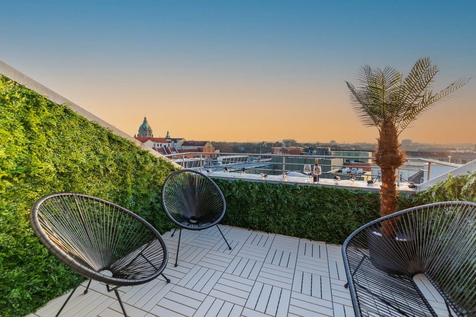 Patio, Nearby landmark, Restaurant/places to eat, Day, Natural landscape, View (from property/room), Balcony/Terrace, Banquet/Function facilities, Cycling, City view, Landmark view, Sunrise, Sunset, group of guests