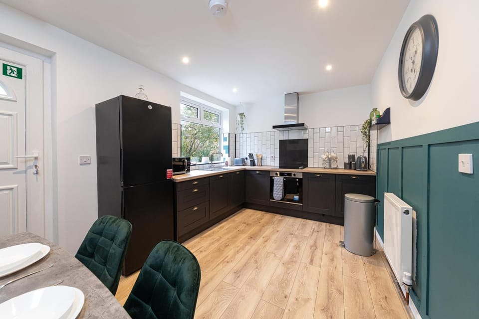 Kitchen or kitchenette, oven, stove