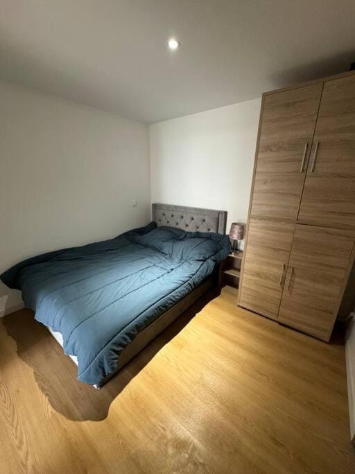 Bed, Photo of the whole room, Bedroom, wardrobe