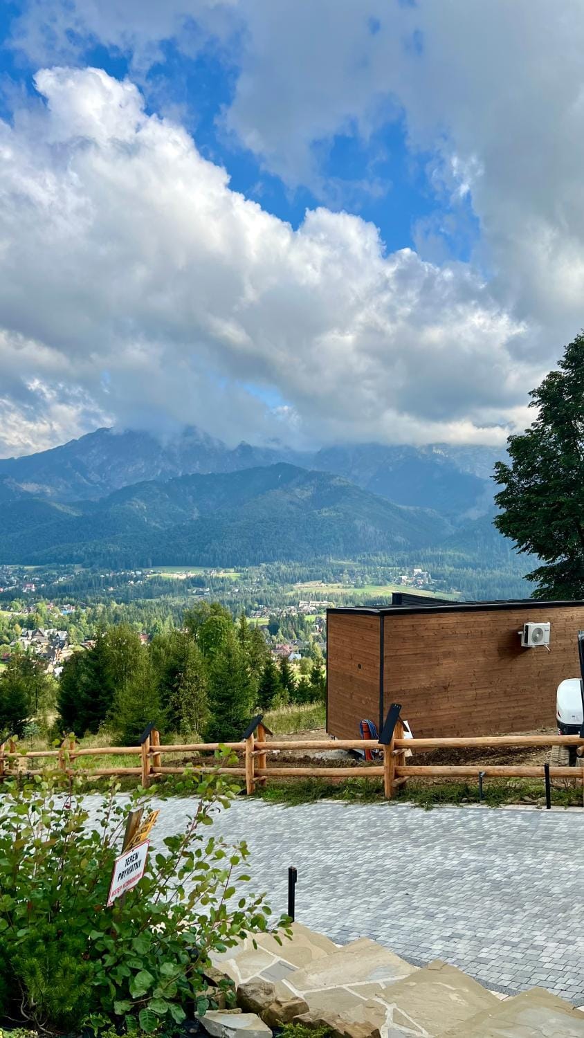 Nearby landmark, Day, Natural landscape, Mountain view
