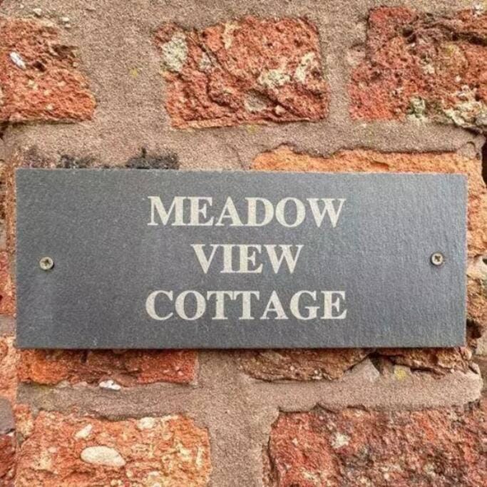 Meadow View Cottage - cosy, romantic & 20 mins from Alton Towers House in Staffordshire Moorlands District