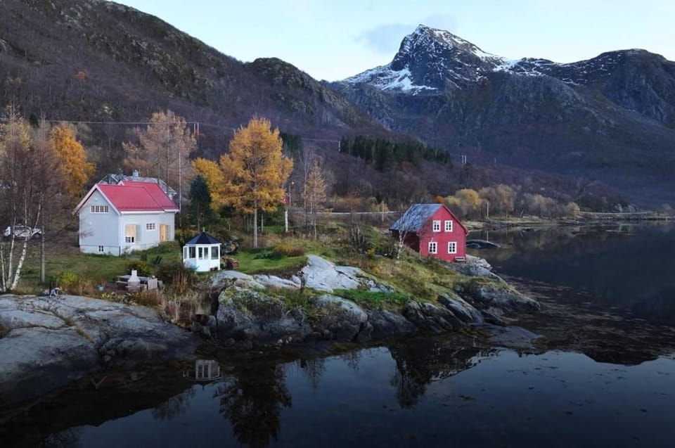 Property building, Day, Natural landscape, View (from property/room), Lake view, Mountain view