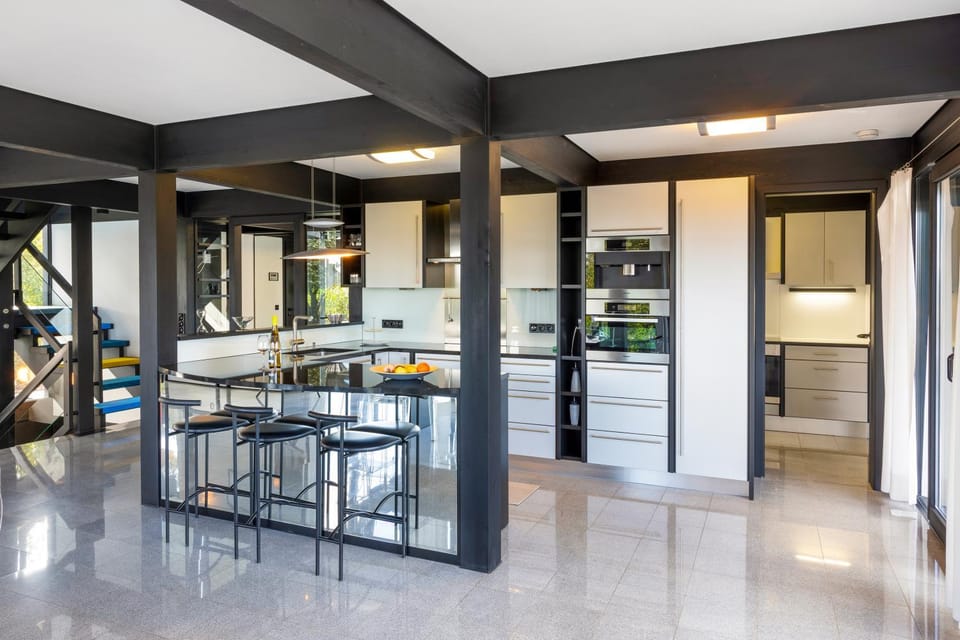 Kitchen or kitchenette, Lounge or bar