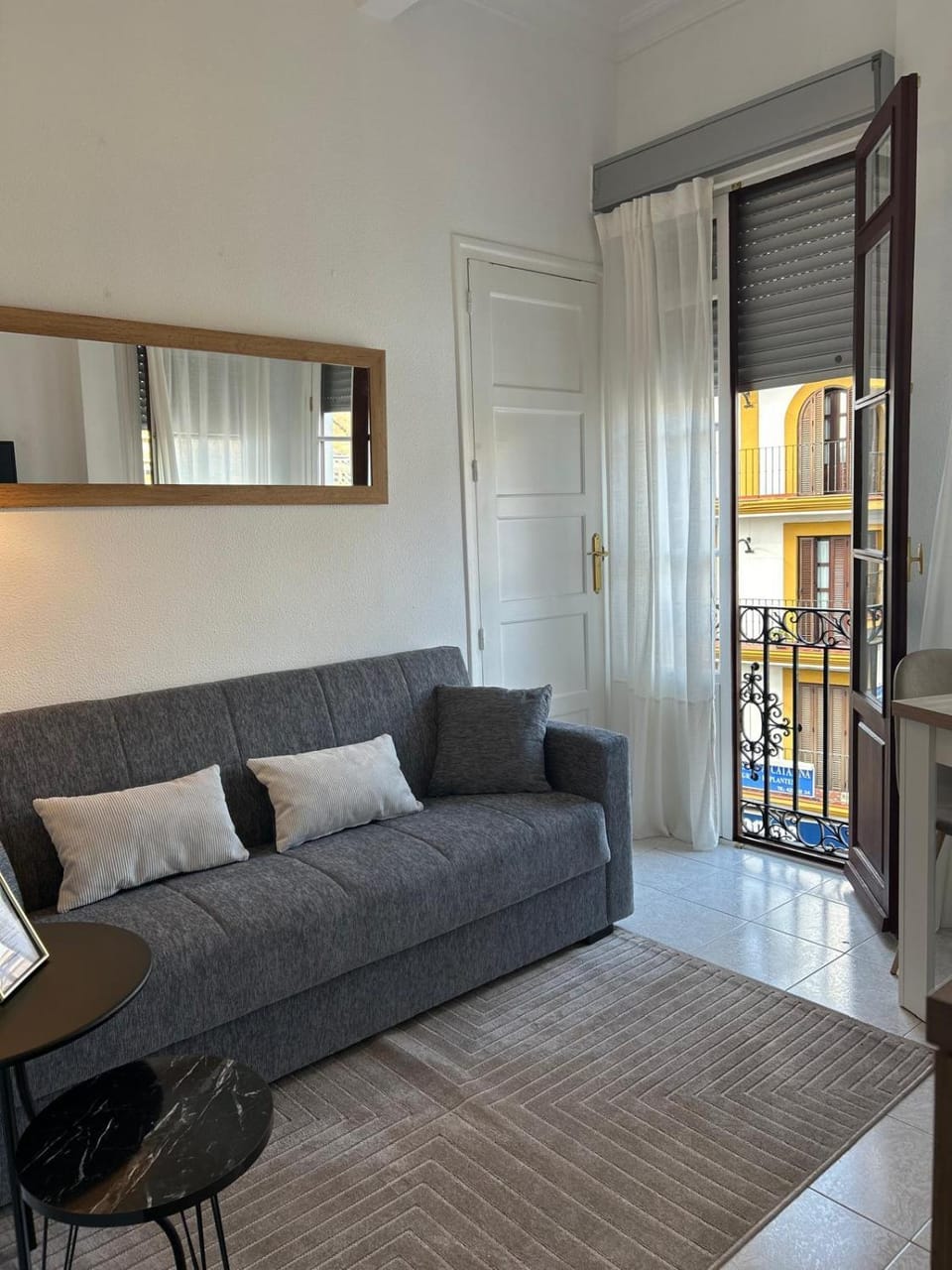 Bed, Living room